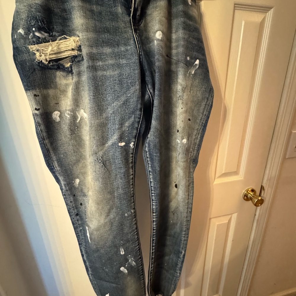Men's Relaxed Fit Distressed Jeans